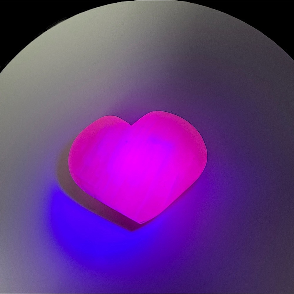 Pink Mangano Calcite Heart 💜UV reactive
